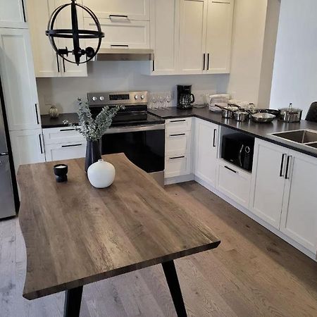 Free Parking, Beautiful 4 1/2- 2 Bedroom Apartment Montréal Esterno foto