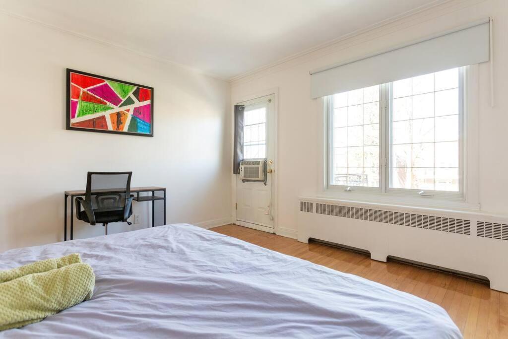Free Parking, Beautiful 4 1/2- 2 Bedroom Apartment Montréal Esterno foto