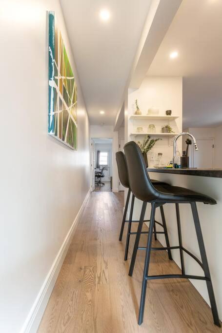 Free Parking, Beautiful 4 1/2- 2 Bedroom Apartment Montréal Esterno foto