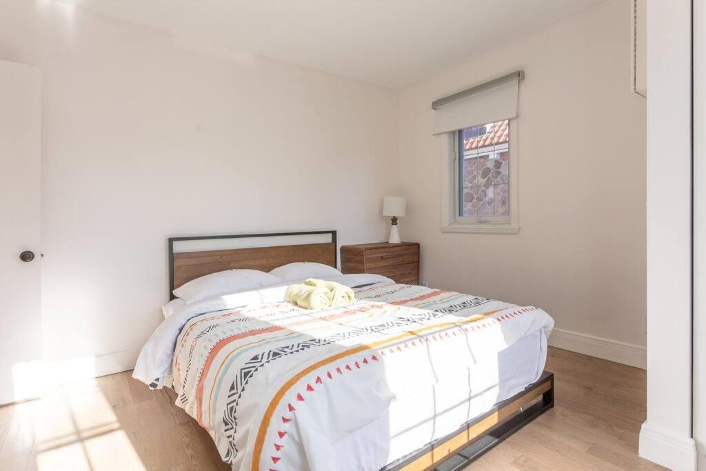 Free Parking, Beautiful 4 1/2- 2 Bedroom Apartment Montréal Esterno foto