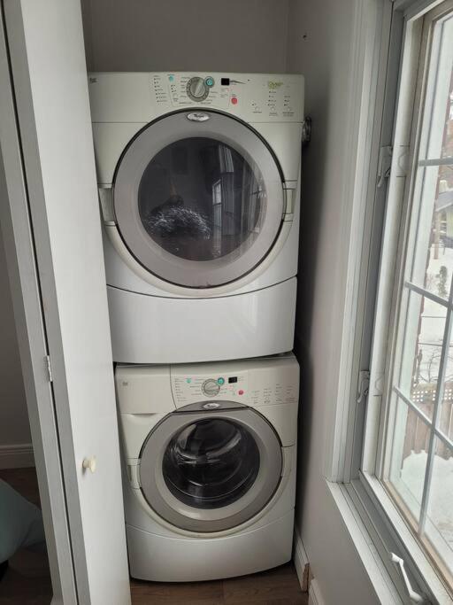 Free Parking, Beautiful 4 1/2- 2 Bedroom Apartment Montréal Esterno foto