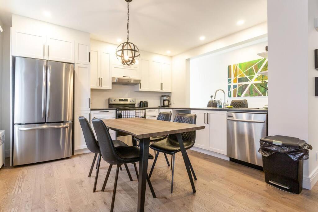 Free Parking, Beautiful 4 1/2- 2 Bedroom Apartment Montréal Esterno foto