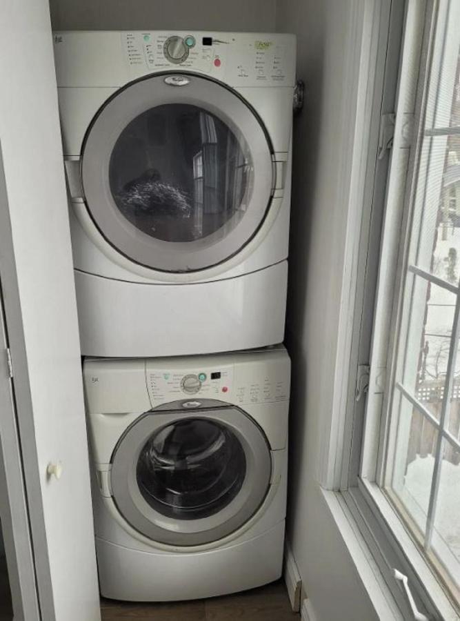 Free Parking, Beautiful 4 1/2- 2 Bedroom Apartment Montréal Esterno foto