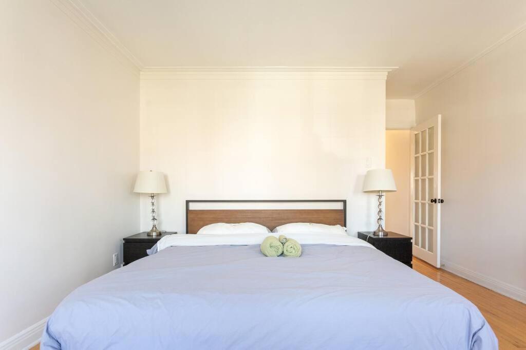 Free Parking, Beautiful 4 1/2- 2 Bedroom Apartment Montréal Esterno foto