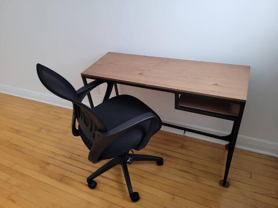 Free Parking, Beautiful 4 1/2- 2 Bedroom Apartment Montréal Esterno foto