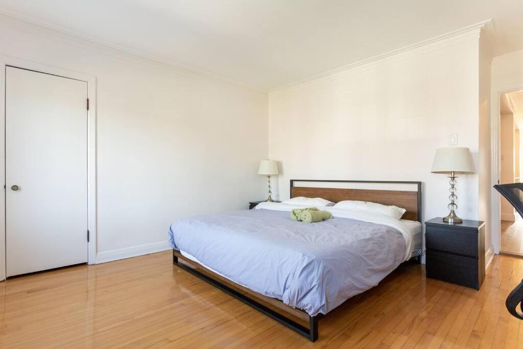 Free Parking, Beautiful 4 1/2- 2 Bedroom Apartment Montréal Esterno foto