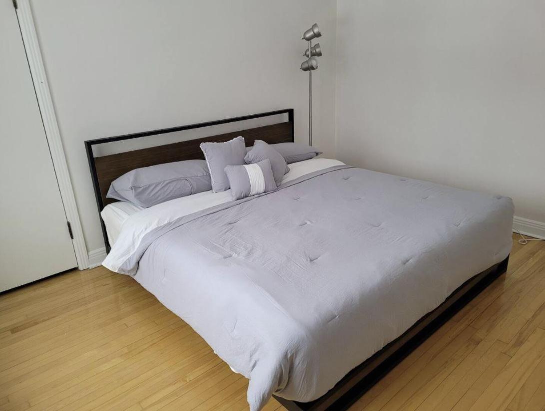 Free Parking, Beautiful 4 1/2- 2 Bedroom Apartment Montréal Esterno foto