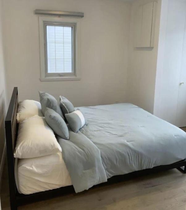 Free Parking, Beautiful 4 1/2- 2 Bedroom Apartment Montréal Esterno foto