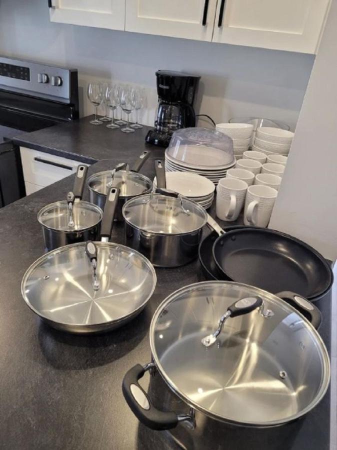 Free Parking, Beautiful 4 1/2- 2 Bedroom Apartment Montréal Esterno foto